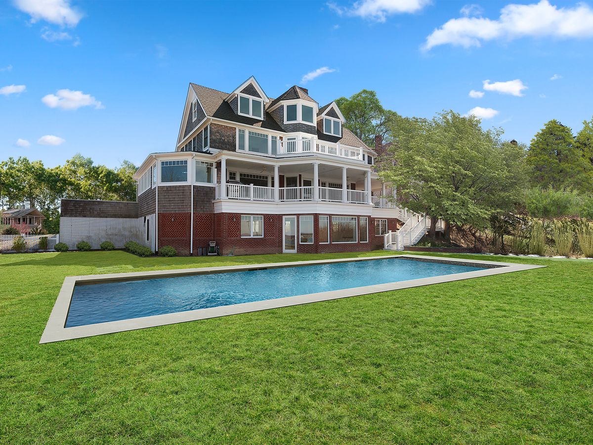 contoh gambar desain kolam renang di belakang rumah