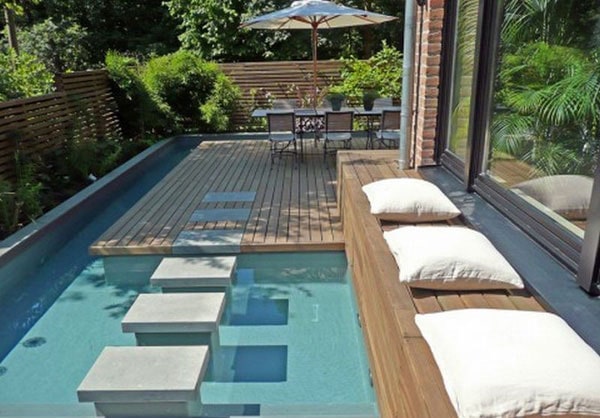 contoh gambar desain kolam renang di rumah dan decking kayu