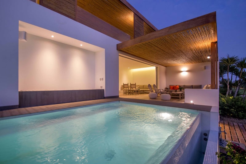 gambar kolam renang minimalis outdoor rumah besar