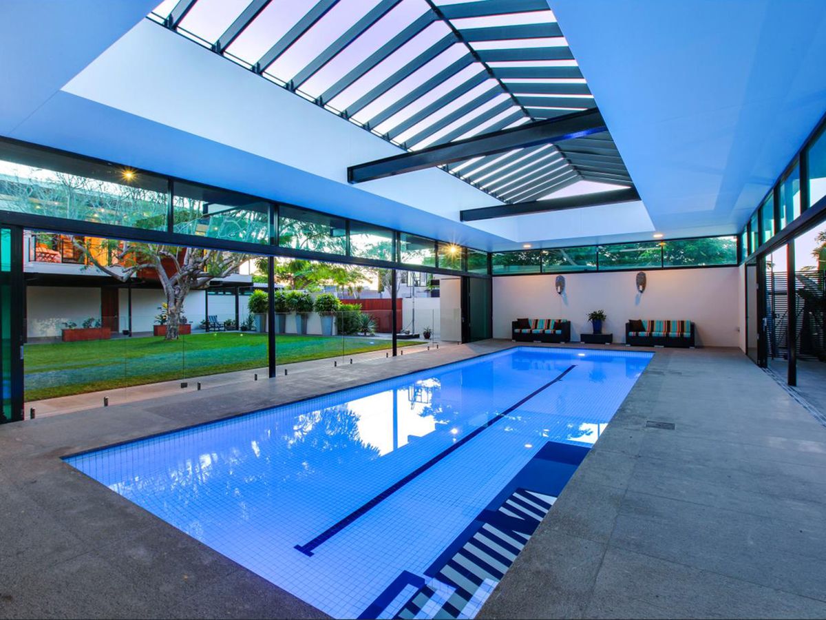 gambar kolam renang minimalis indoor rumah besar